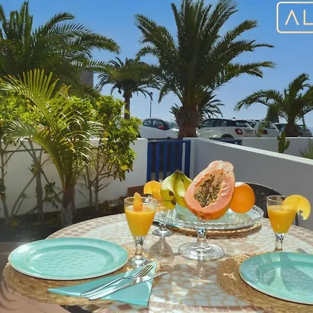 Casa Maresia Moreras Con Vista Mar En Primera Linea Y Piscina Compartida Playa Blanca